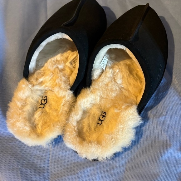 UGG Black and Cream scuff slippers fed  with Sheepskin/wool Lining main image 12